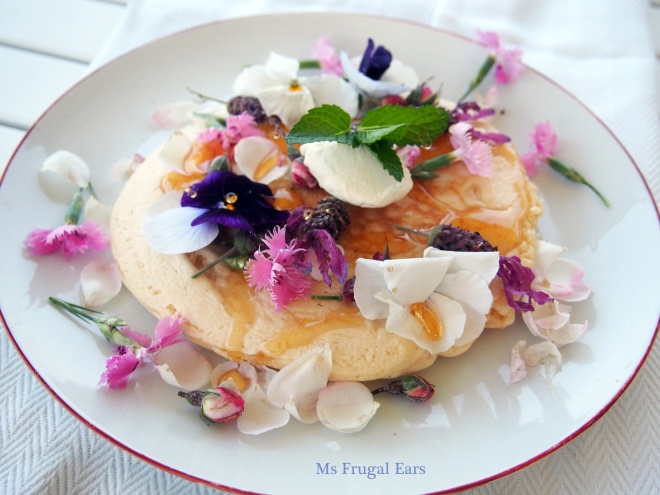 Pancakes decorated in flowers